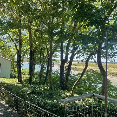 Maison En Bord De Riviere De