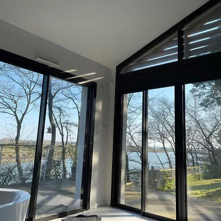 Villa Maison En Bord De Riviere De *