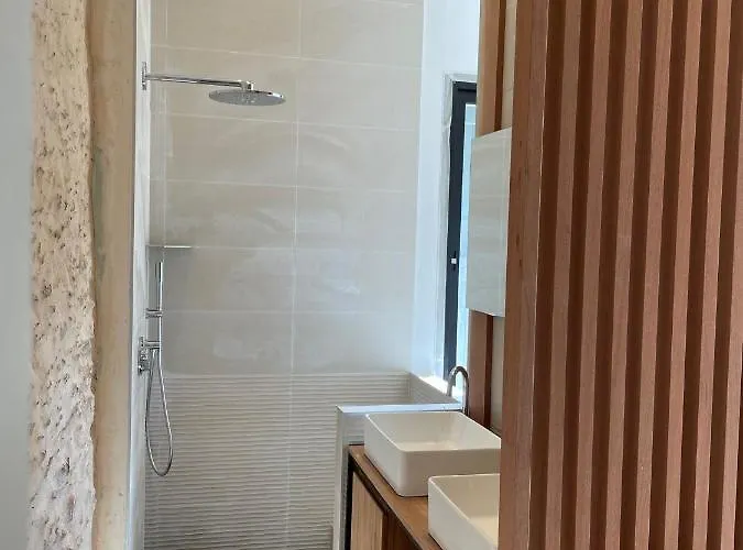 Maison En Bord De Rivière De Le Fenouiller