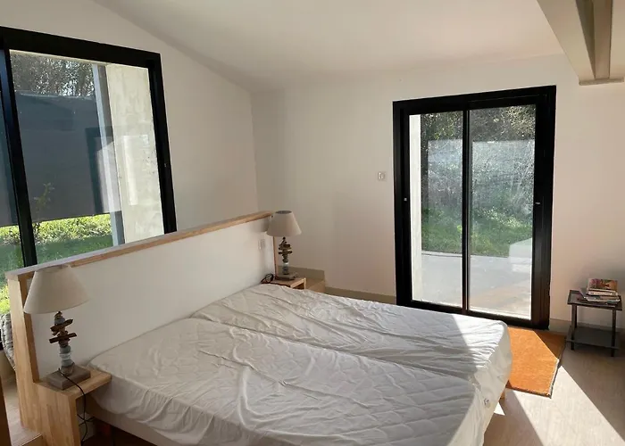 Maison En Bord De Riviere De فيلة Le Fenouiller