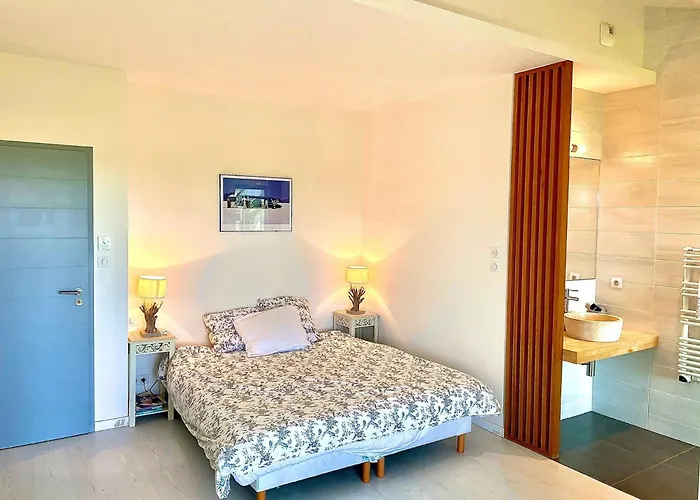 Maison En Bord De Rivière De Le Fenouiller