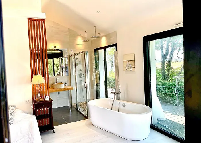 Villa Maison En Bord De Rivière De *