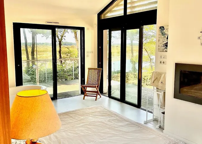 Maison En Bord De Rivière De Villa Le Fenouiller