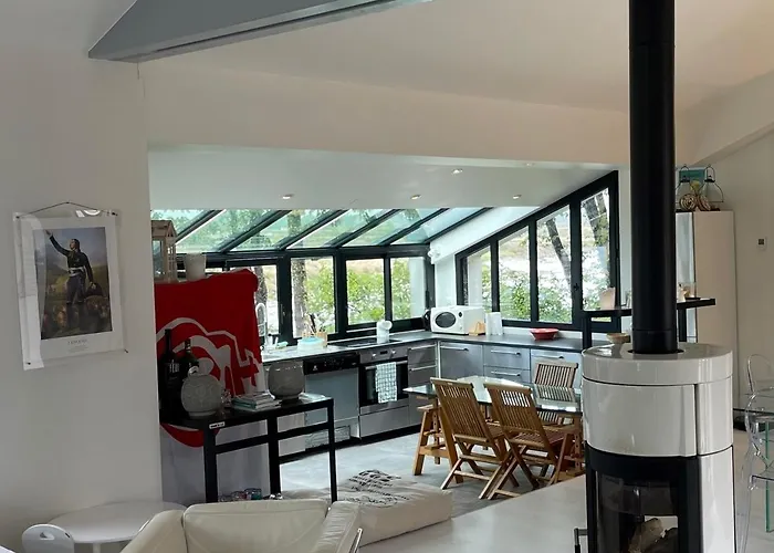 Maison En Bord De Rivière De Le Fenouiller