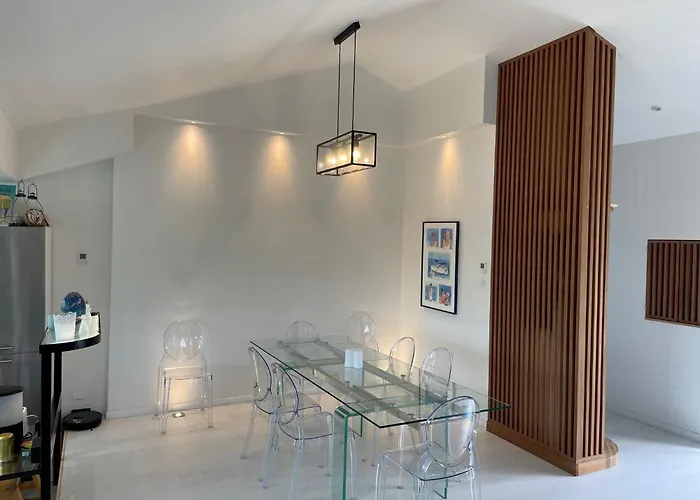 Maison En Bord De Rivière De Le Fenouiller